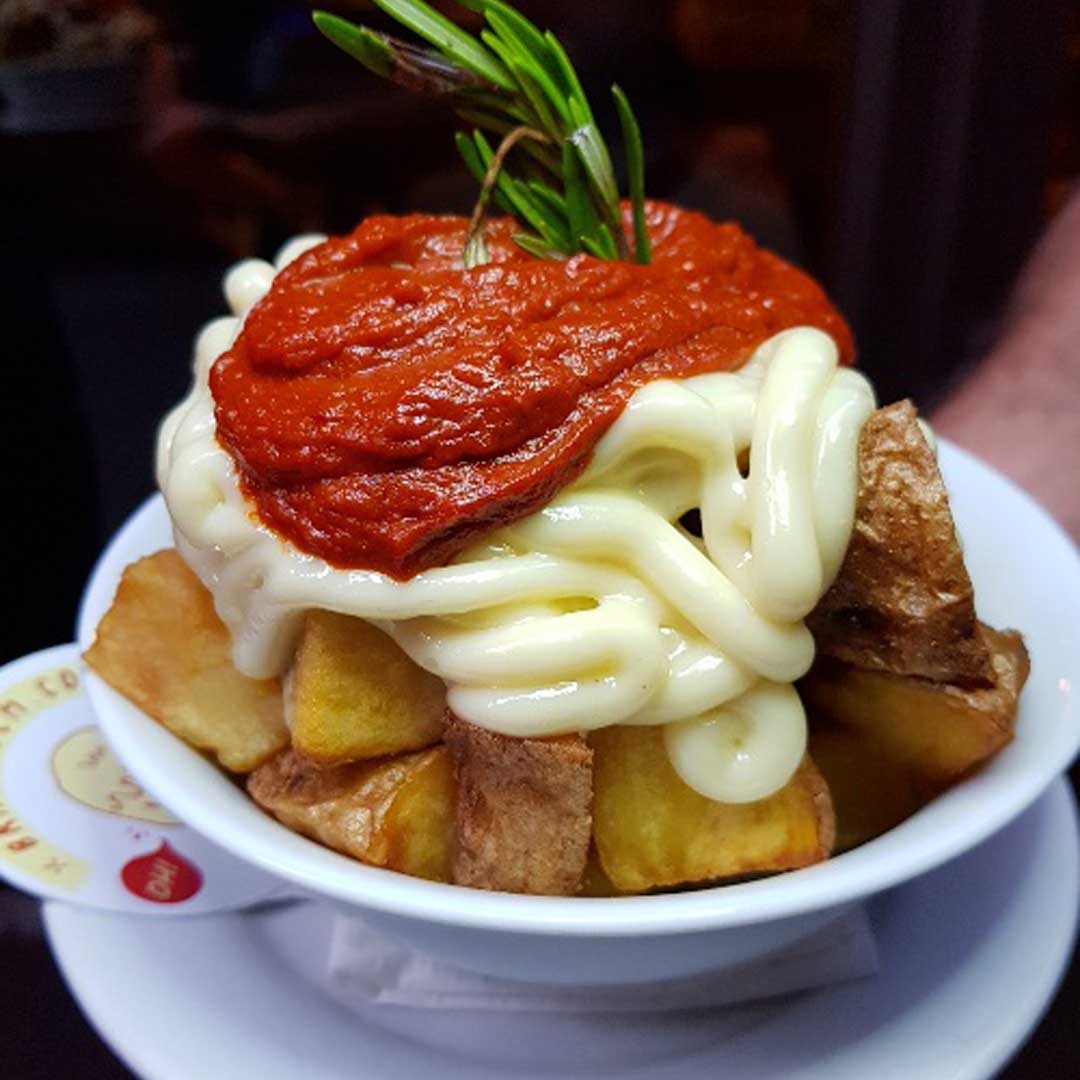 bodega la palma patatas bravas barcelona restaurantes alioli salsas